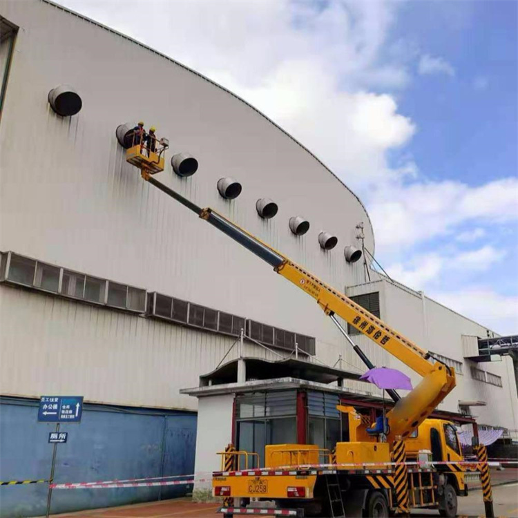 贵州高空作业车出租服务：专业广告牌安装解决方案